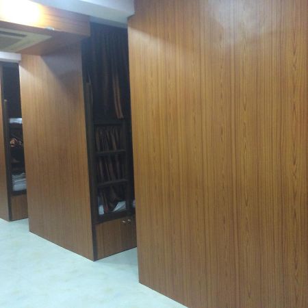Zara Dormitory Mumbai Exterior photo