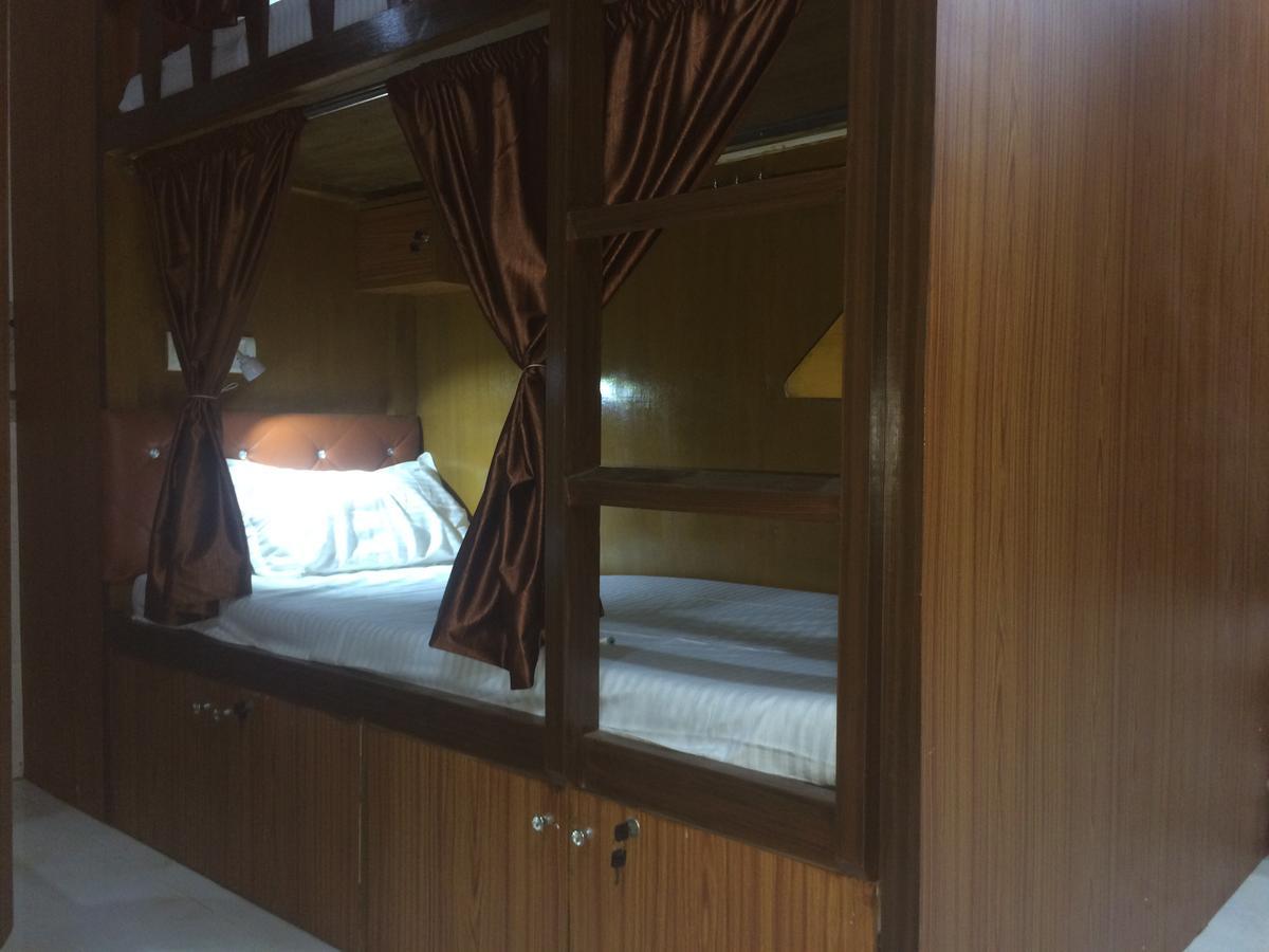Zara Dormitory Mumbai Exterior photo