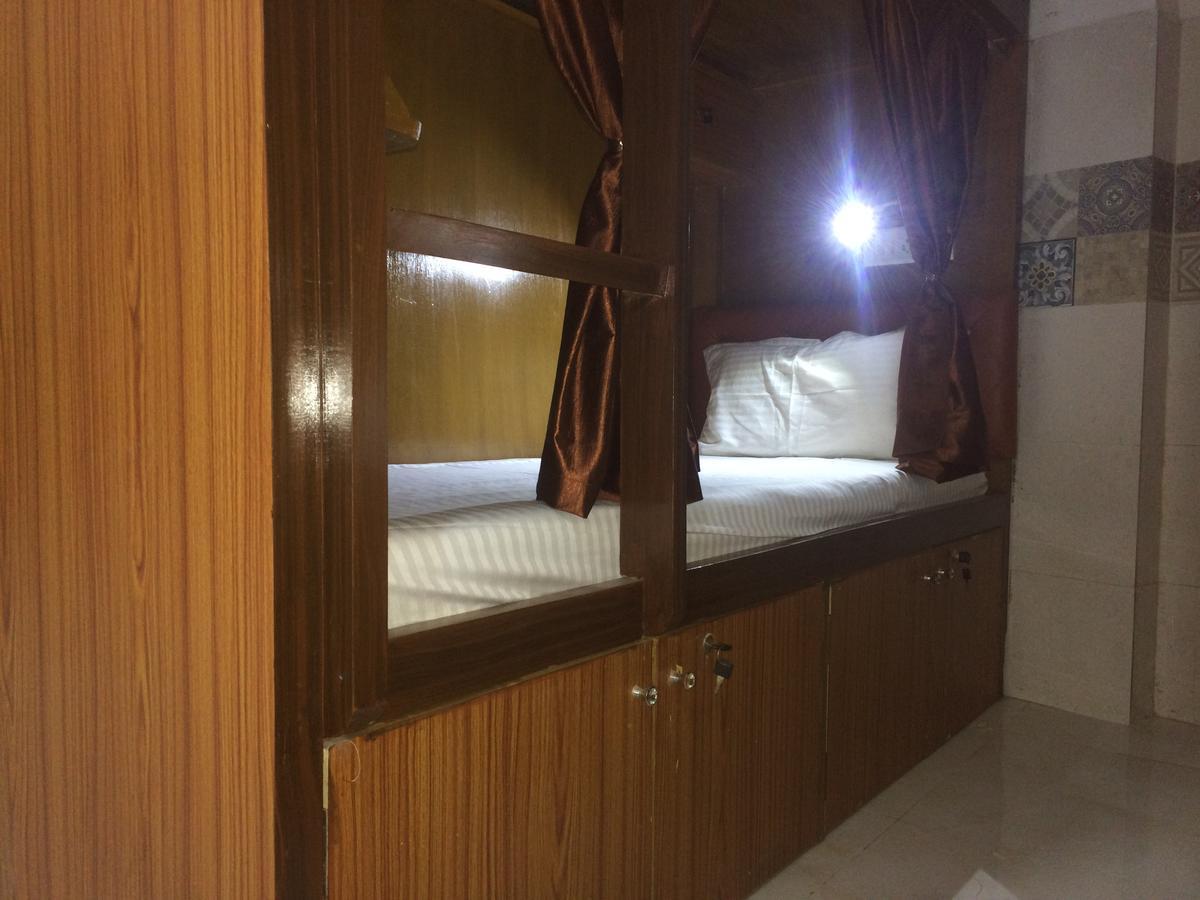 Zara Dormitory Mumbai Exterior photo